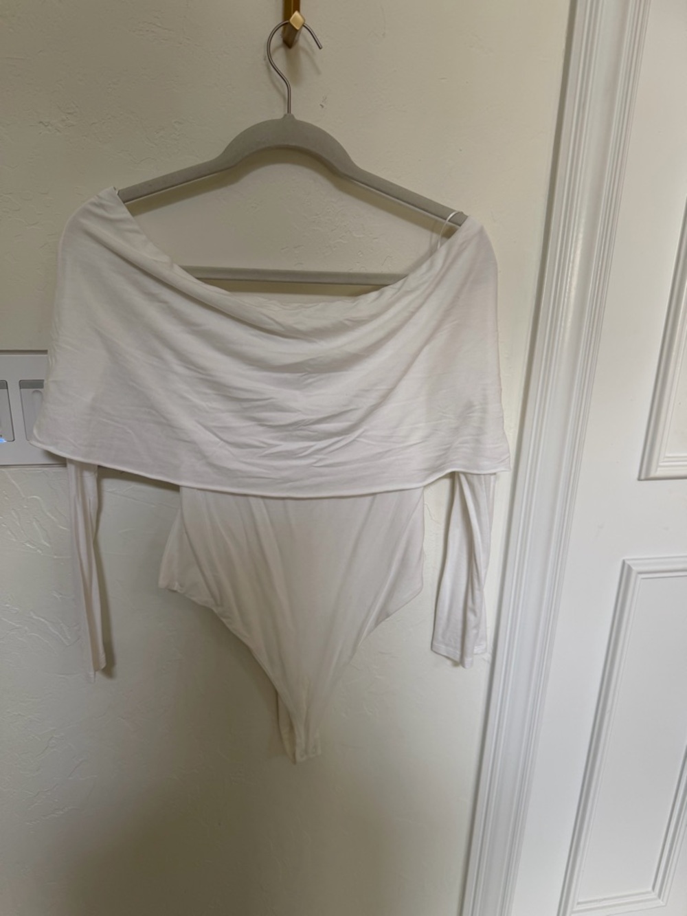 naked wardrobe Off-the-Shoulder White Long Sleeve Bodysuit